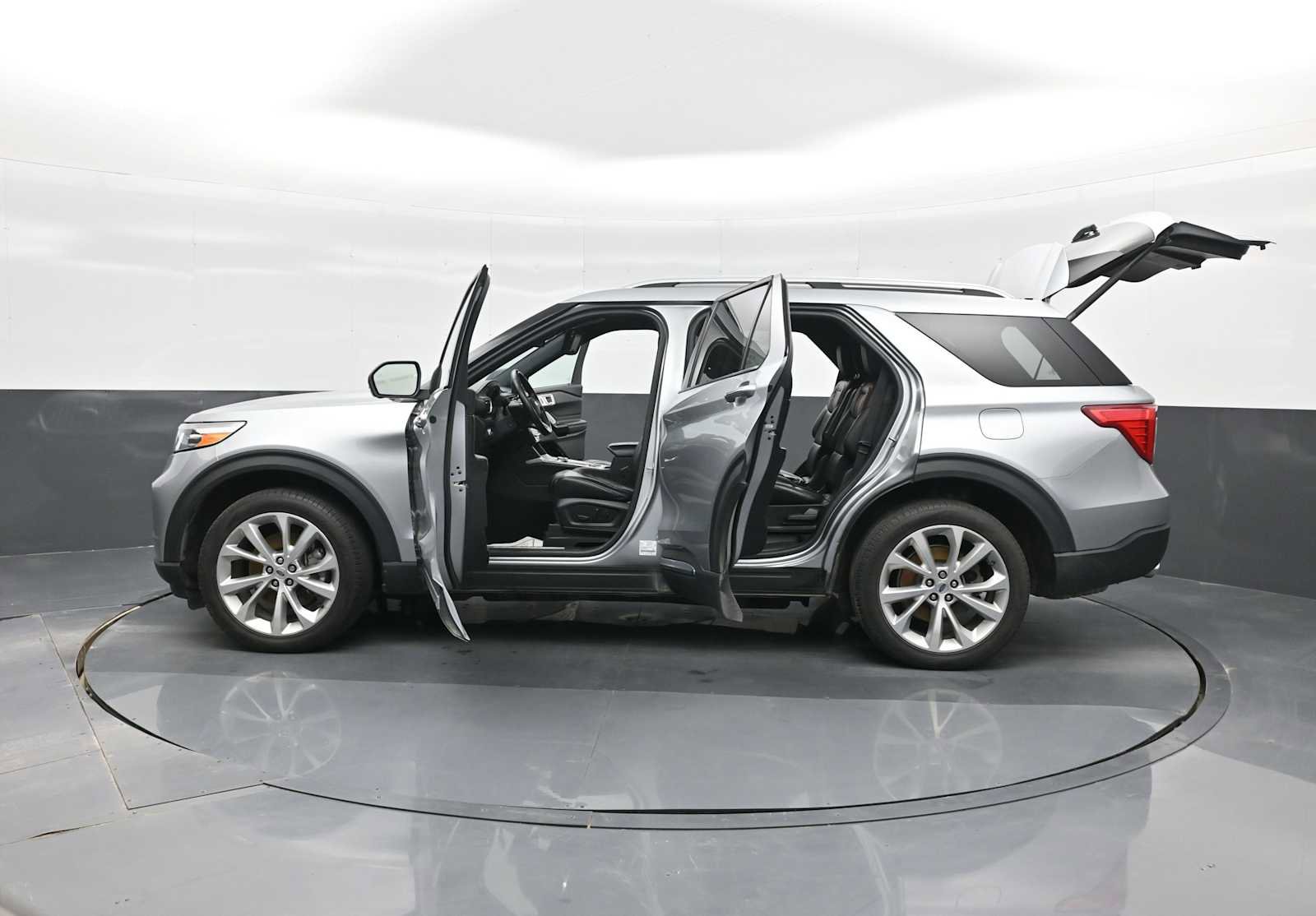 Used 2022 Ford Explorer Platinum w/ Technology Package image 40