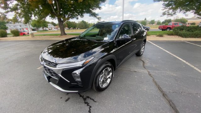 Used 2026 Chevrolet Trax LT w/ Driver Confidence Package FWD image 4