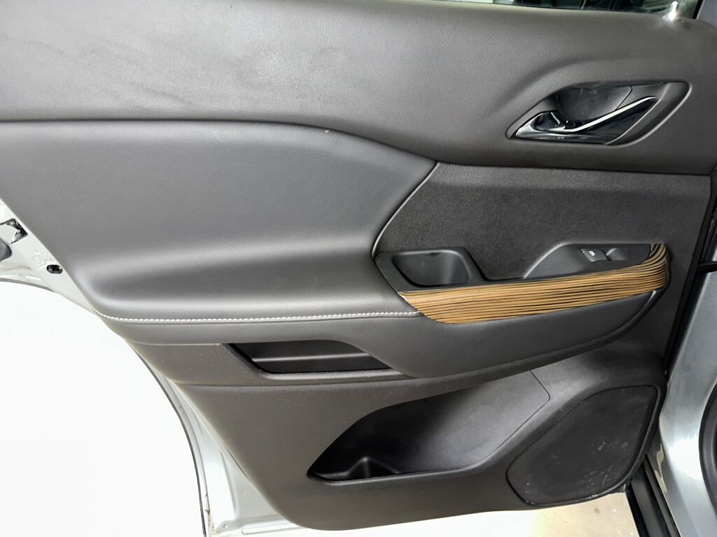 Certified 2023 GMC Acadia SLE w/ Driver Convenience Package image 17