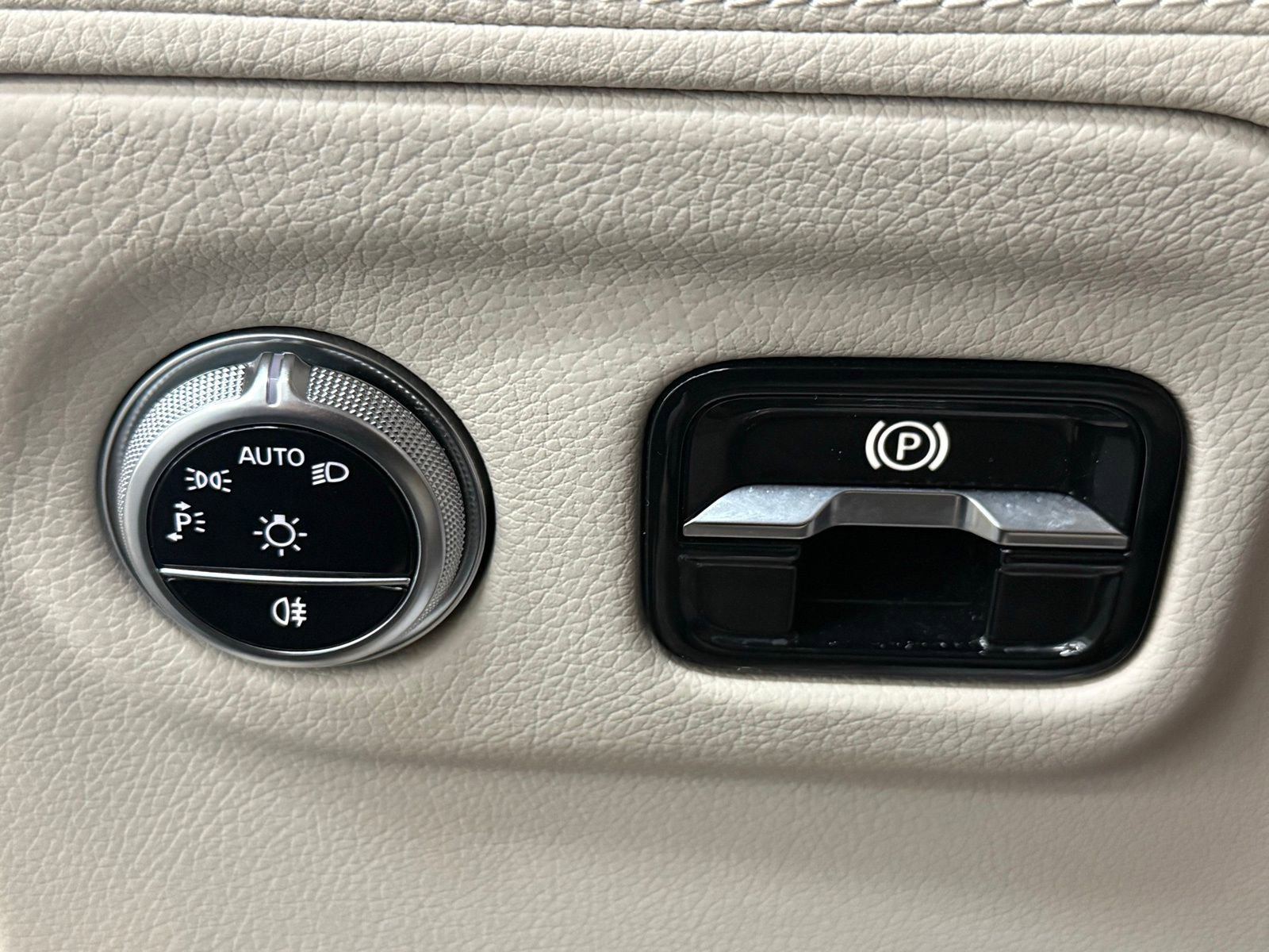 Used 2023 Mercedes-Benz EQS 450+ SUV image 28