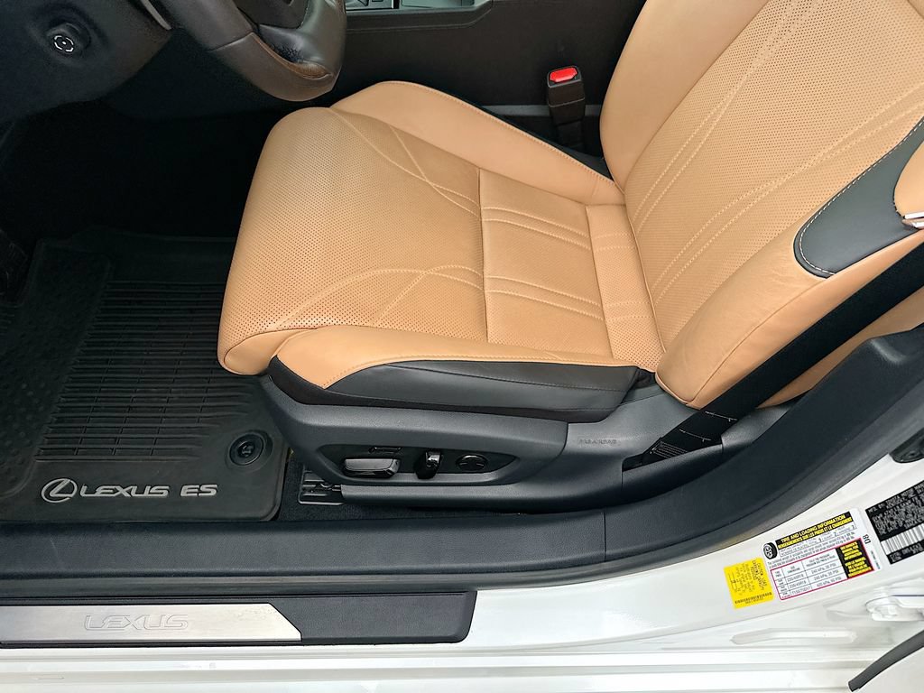 Used 2024 Lexus ES 300h w/ Technology Package FWD image 9