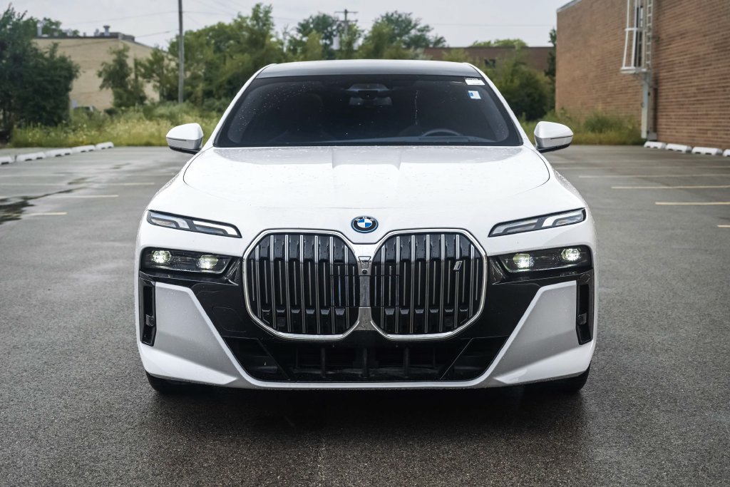 Used 2025 BMW i7 xDrive60 AWD/4WD image 14
