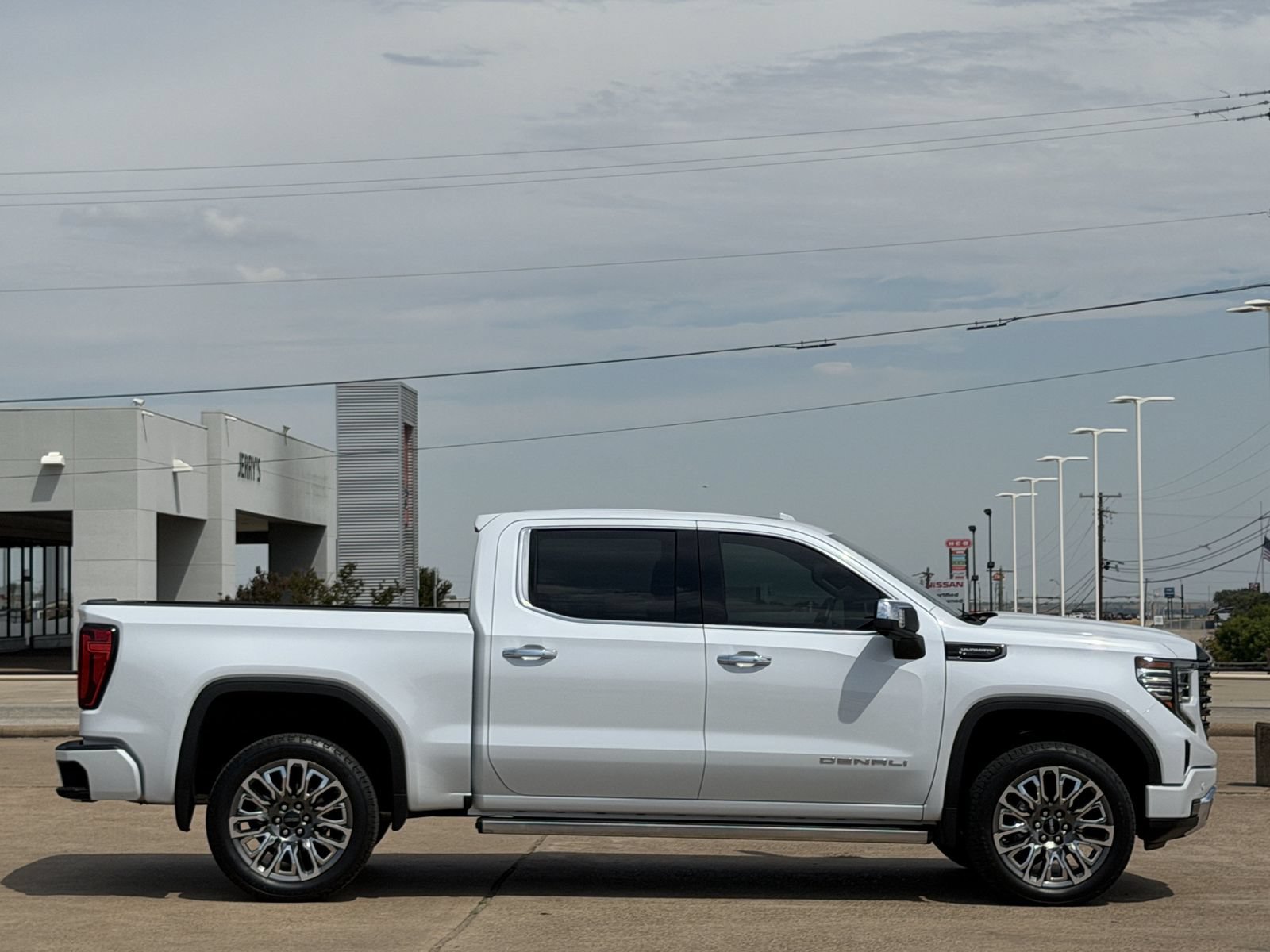 Used 2026 GMC Sierra 1500 Denali Ultimate AWD/4WD image 3