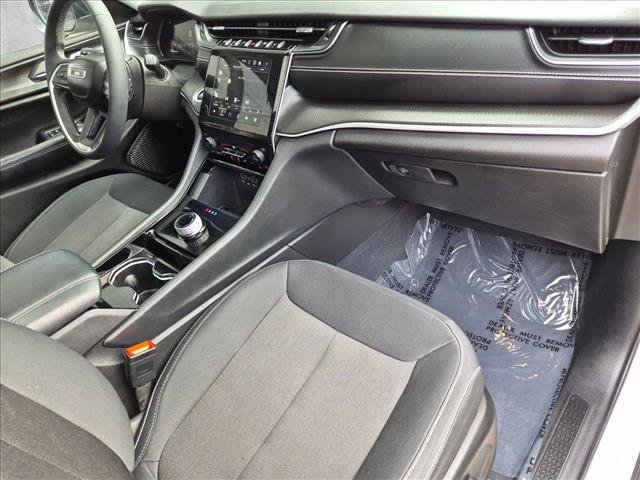Used 2023 Jeep Grand Cherokee Laredo w/ Trailer Tow Prep Group (B) AWD/4WD image 25