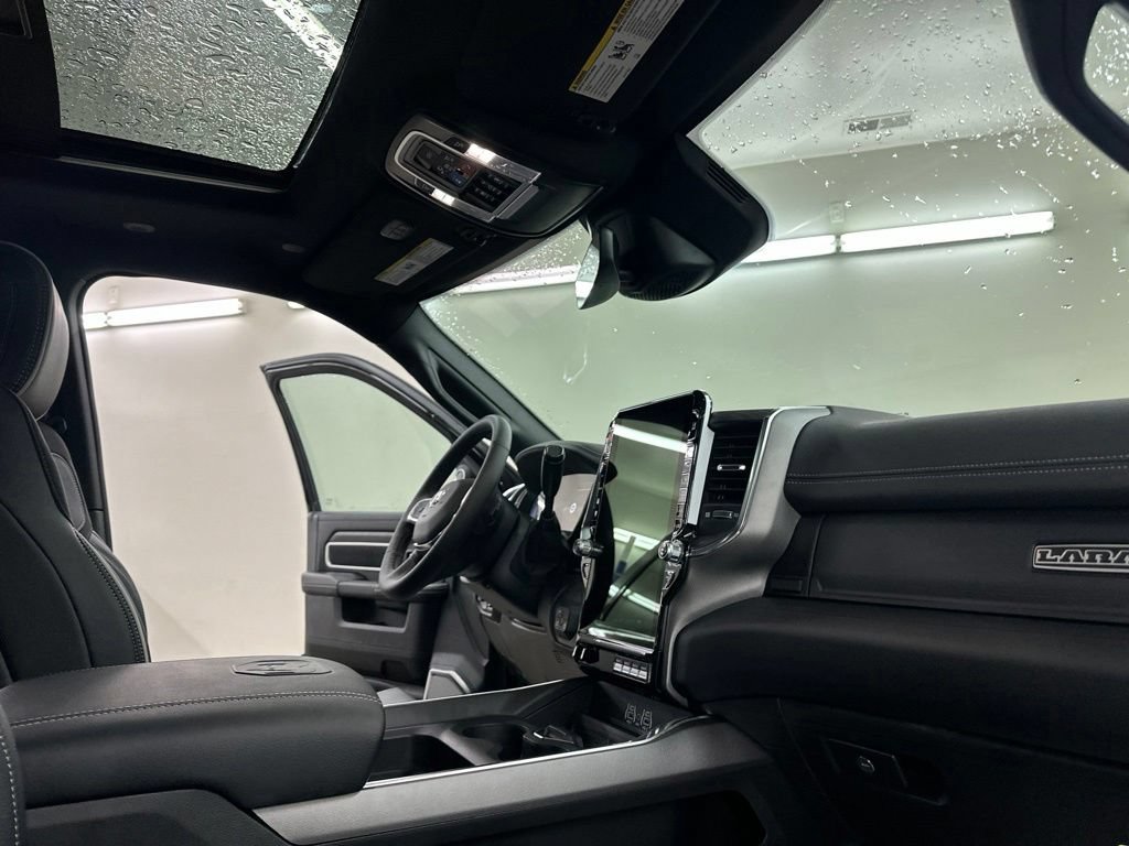 New 2026 RAM 3500 Laramie AWD/4WD image 21