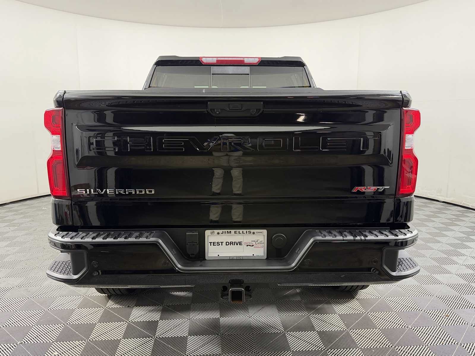 Used 2025 Chevrolet Silverado 1500 RST w/ Convenience Package II RWD image 5