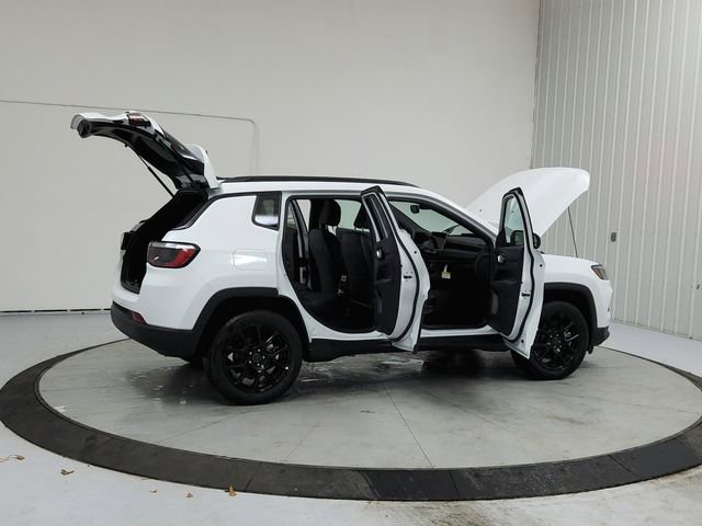 New 2026 Jeep Compass Latitude image 15