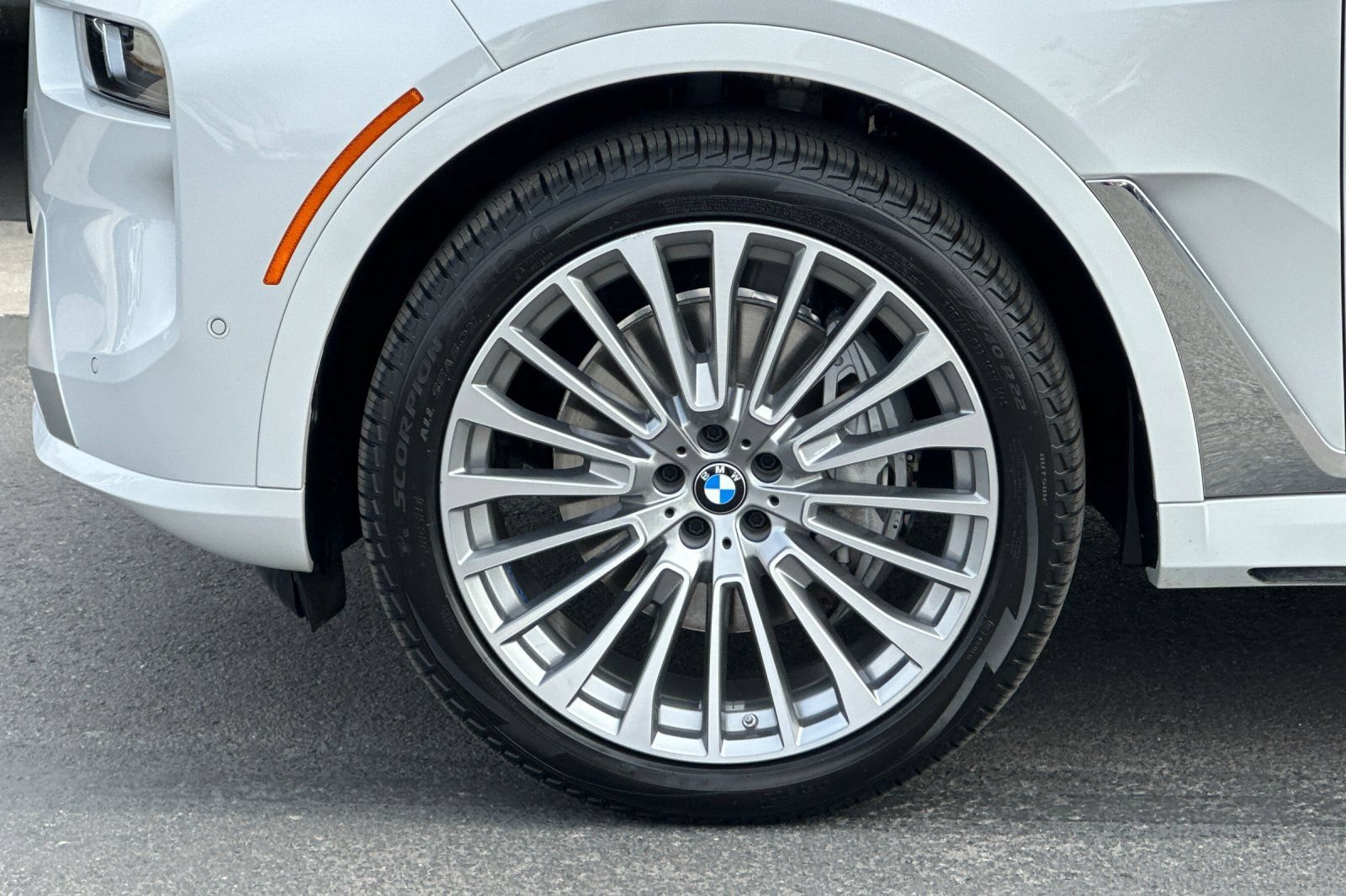 Used 2024 BMW X7 xDrive40i w/ Premium Package AWD/4WD image 27