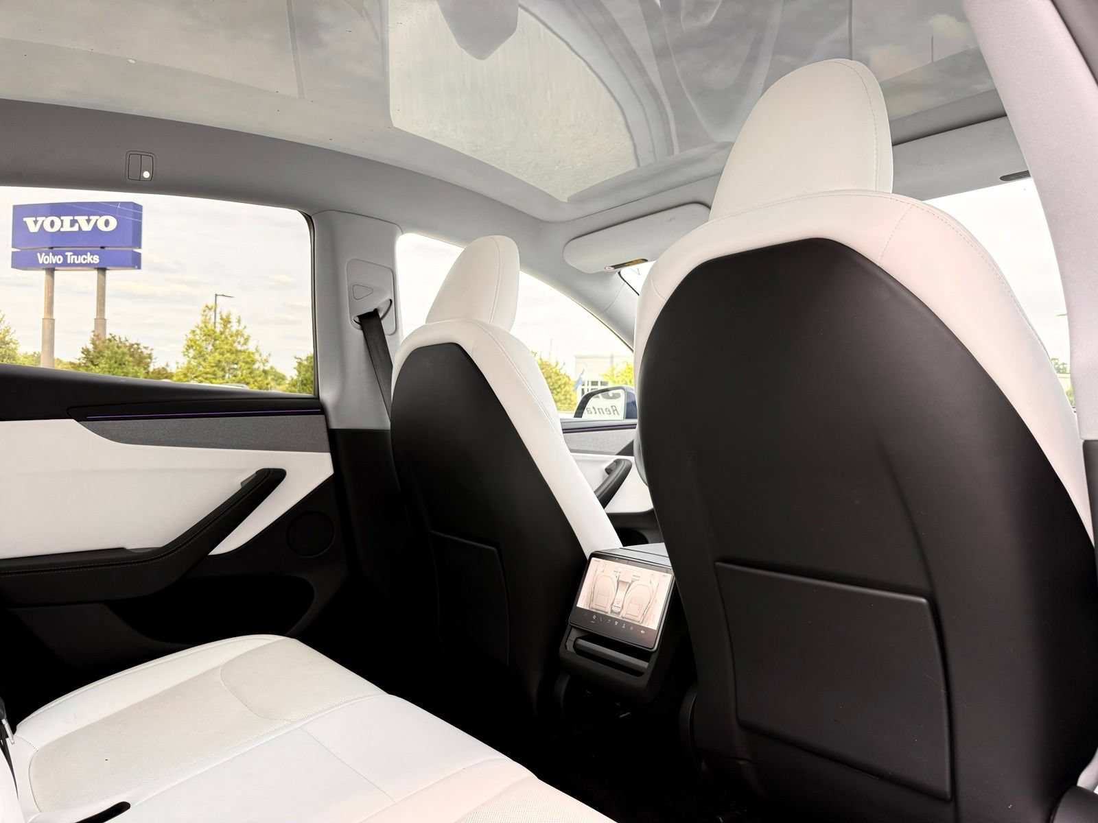 Used 2026 Tesla Model Y 2WD image 28