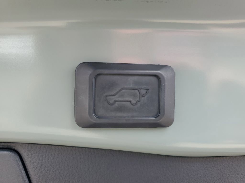 Used 2022 Toyota RAV4 XLE Premium AWD/4WD image 32