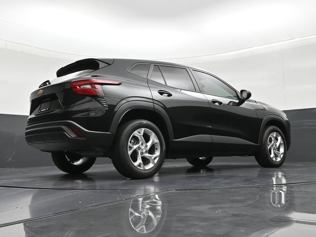 Used 2024 Chevrolet Trax LS w/ LS Convenience Package FWD image 24