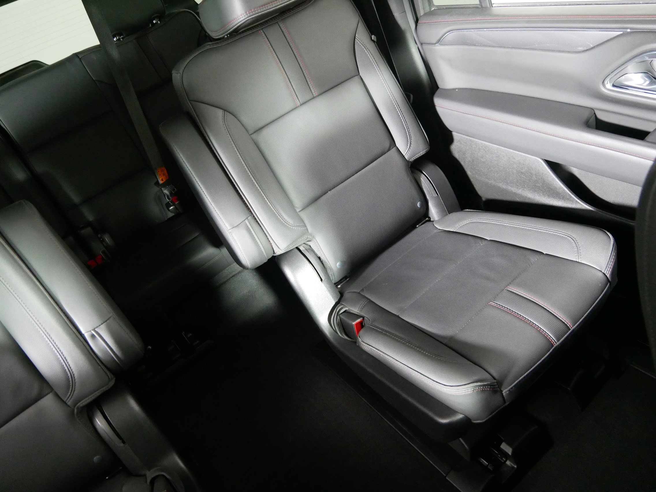 Used 2024 Chevrolet Suburban RST image 14