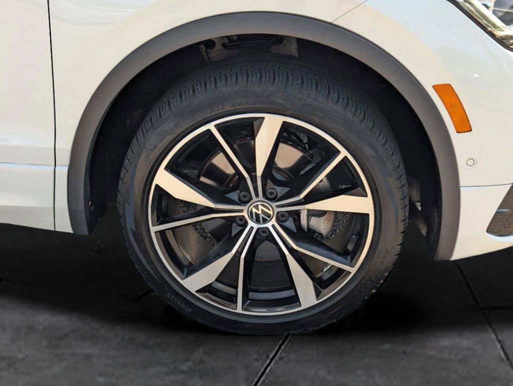 Used 2022 Volkswagen Tiguan SEL R-Line image 30