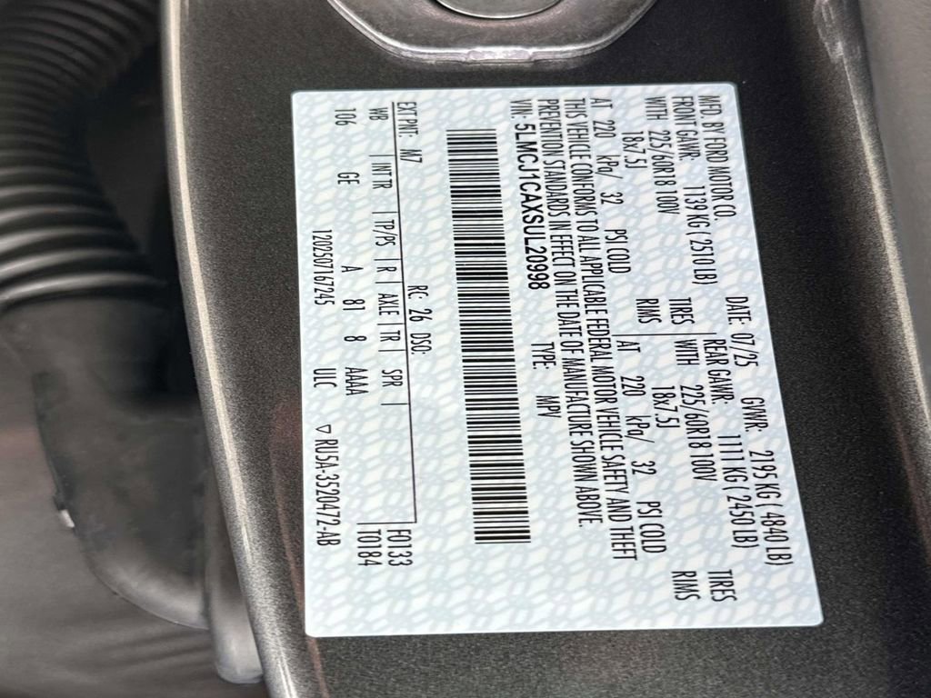 New 2025 Lincoln Corsair FWD w/ Equipment Group 101A image 36