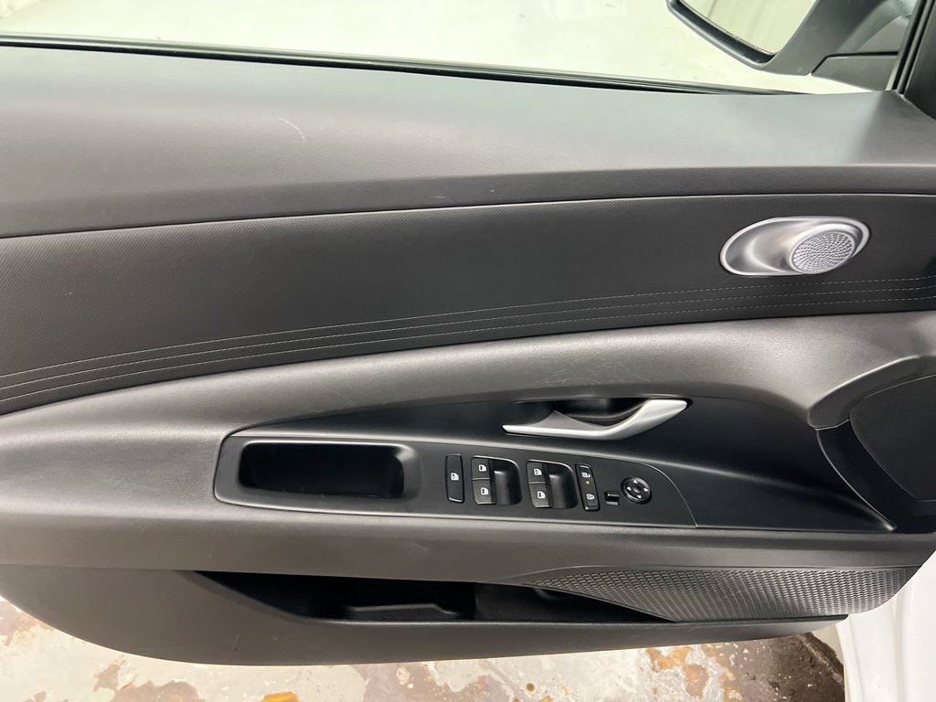 Used 2024 Hyundai Elantra SEL FWD image 21