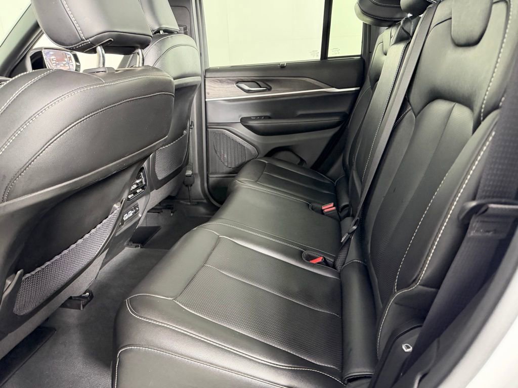 Used 2024 Jeep Grand Cherokee Limited w/ Luxury Tech Group II image 27