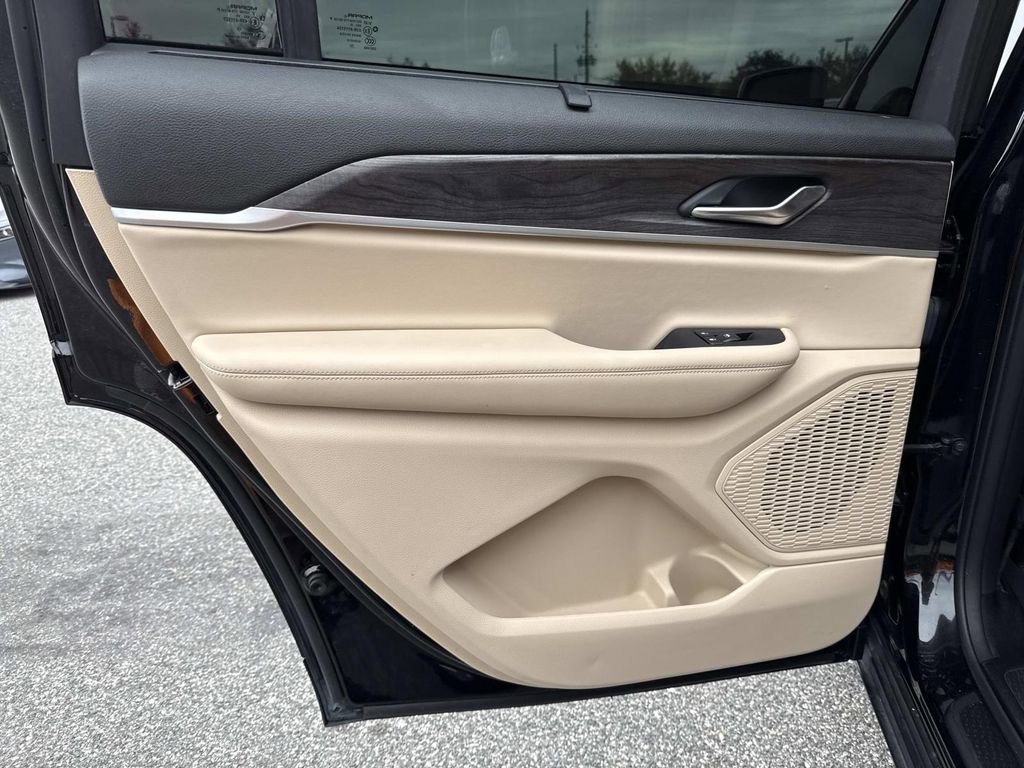 Used 2023 Jeep Grand Cherokee L Limited w/ Luxury Tech Group II image 13