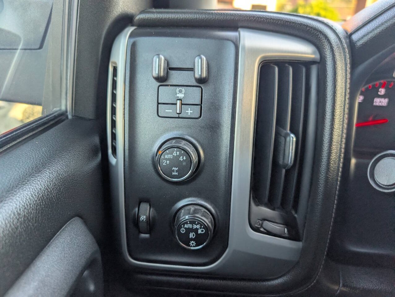 Used 2015 GMC Sierra 1500 SLE w/ SLE Preferred Package AWD/4WD image 14