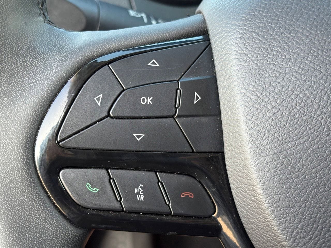Used 2023 Jeep Cherokee Altitude Lux AWD/4WD image 18