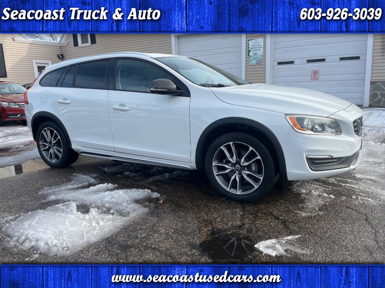 Used 2017 Volvo V60 T5 Cross Country w/ Convenience Package image 1