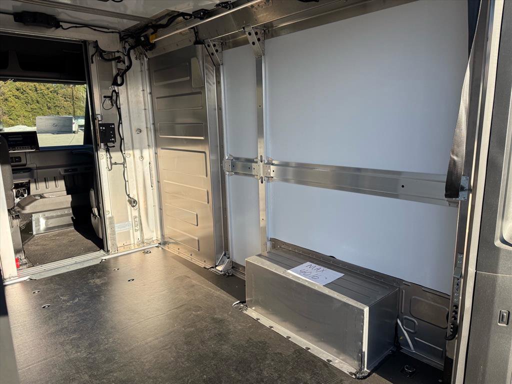 New 2025 Chevrolet Brightdrop 400 w/ Power Door Package image 20