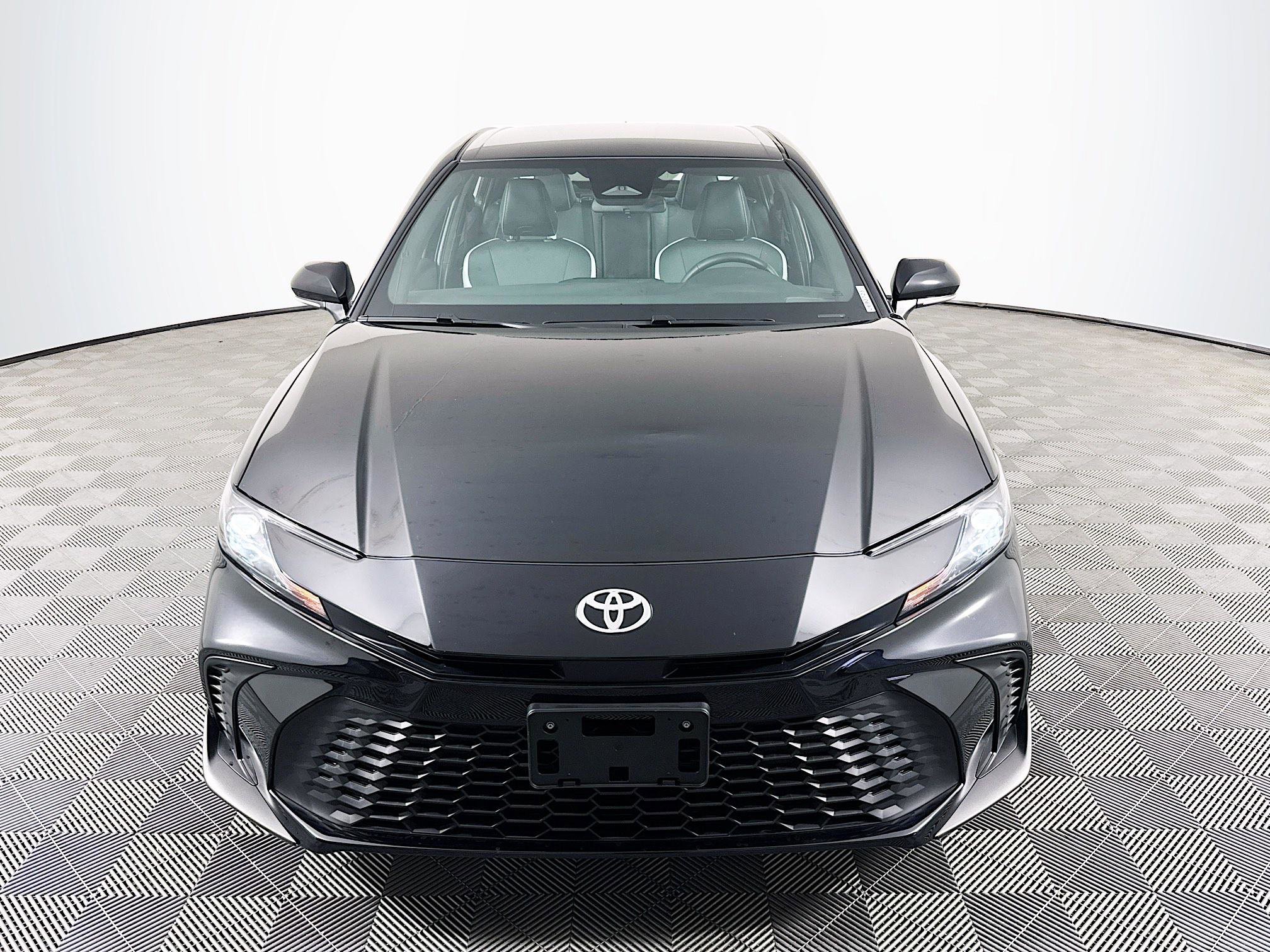 Used 2026 Toyota Camry SE FWD image 2