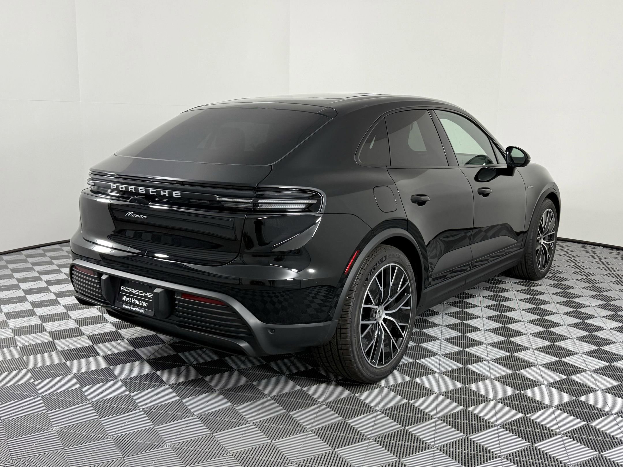 New 2025 Porsche Macan Electric image 9