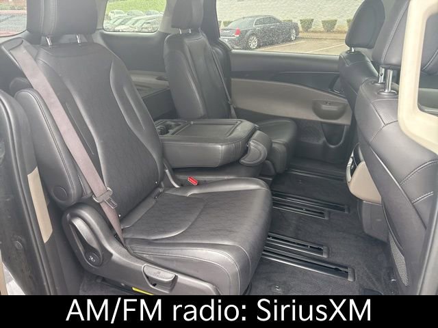 Certified 2025 Kia Carnival image 7