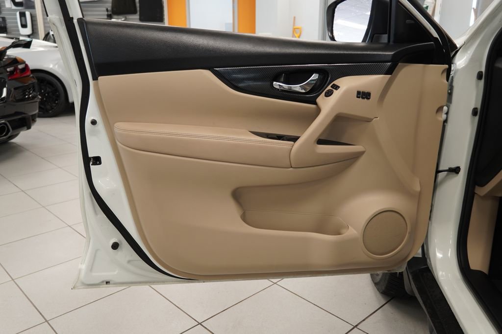 Used 2018 Nissan Rogue SL w/ Premium Package AWD/4WD image 6