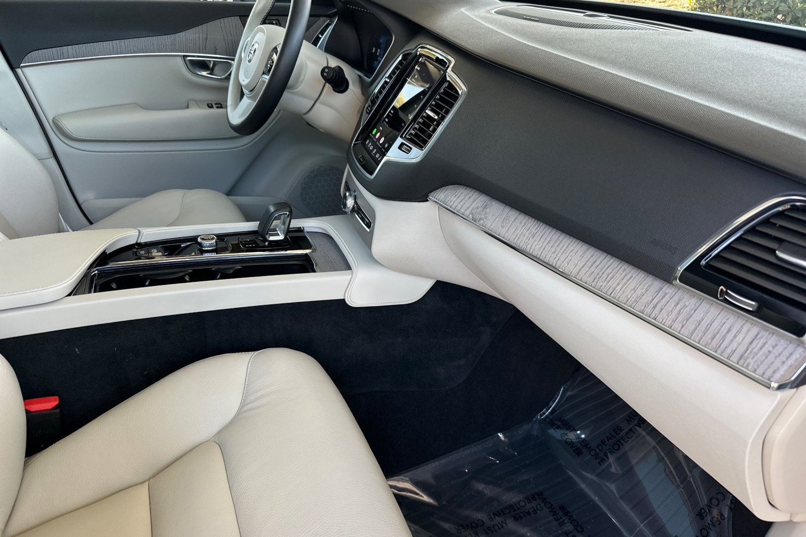Certified 2025 Volvo XC90 B6 Plus w/ Protection Package Premier AWD/4WD image 19