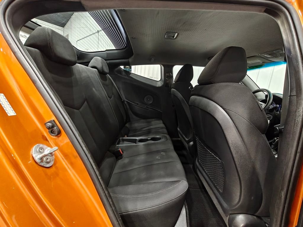 Used 2016 Hyundai Veloster image 25