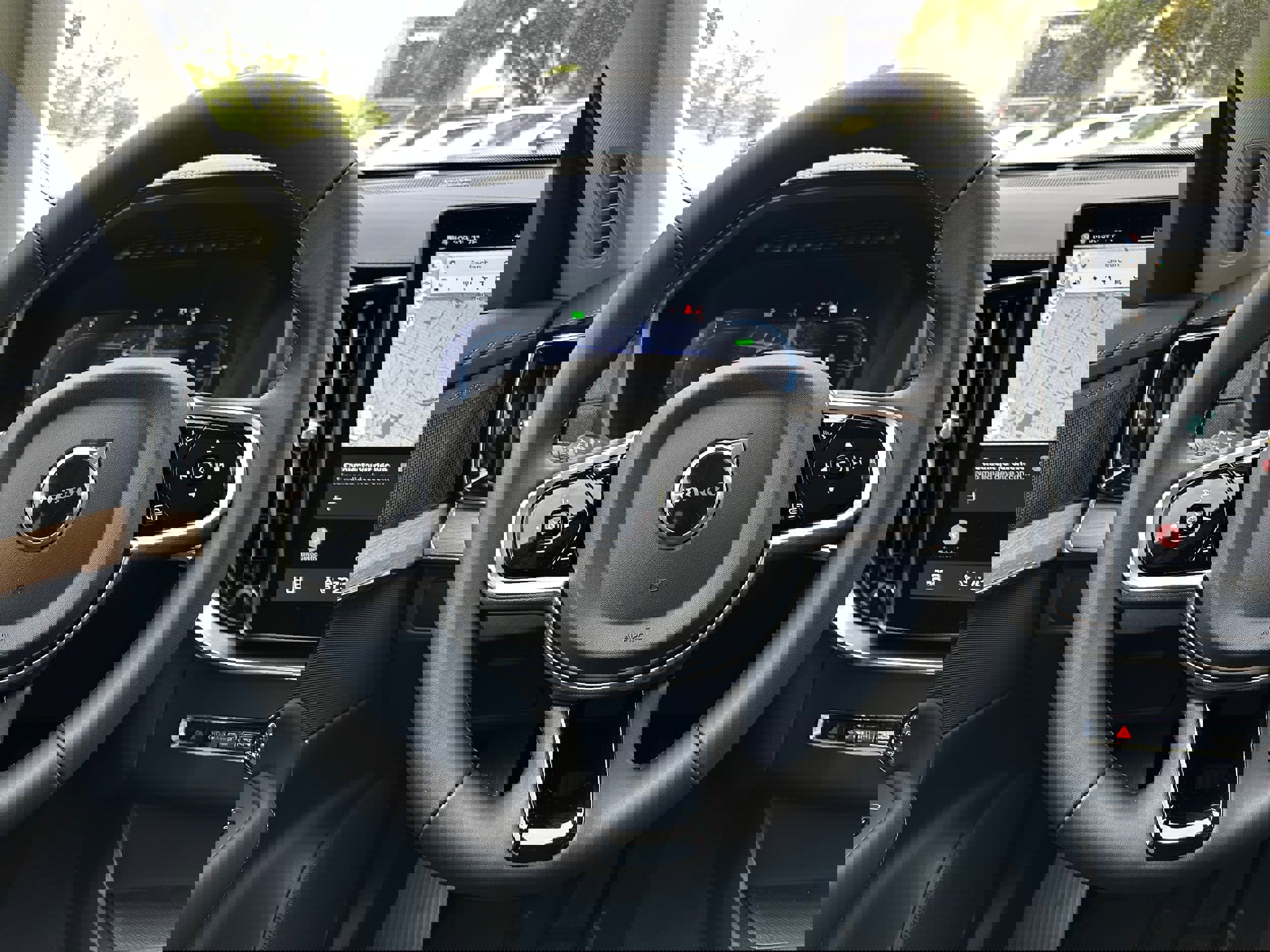 New 2025 Volvo XC90 T8 Plus w/ Protection Package Premier image 14