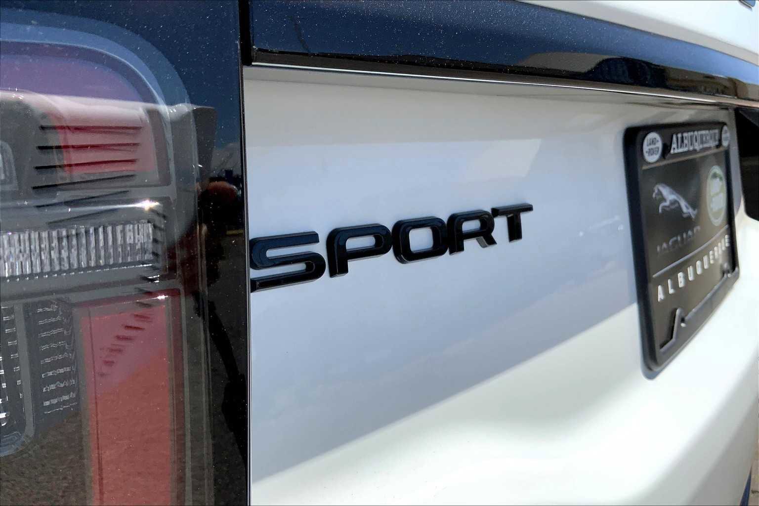 Used 2025 Land Rover Discovery Sport Dynamic SE image 15