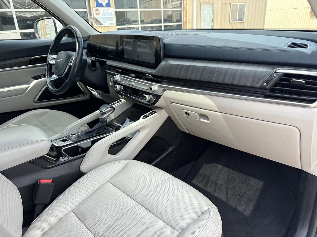 Used 2023 Kia Telluride EX w/ EX Captain's Chair Package AWD/4WD image 31