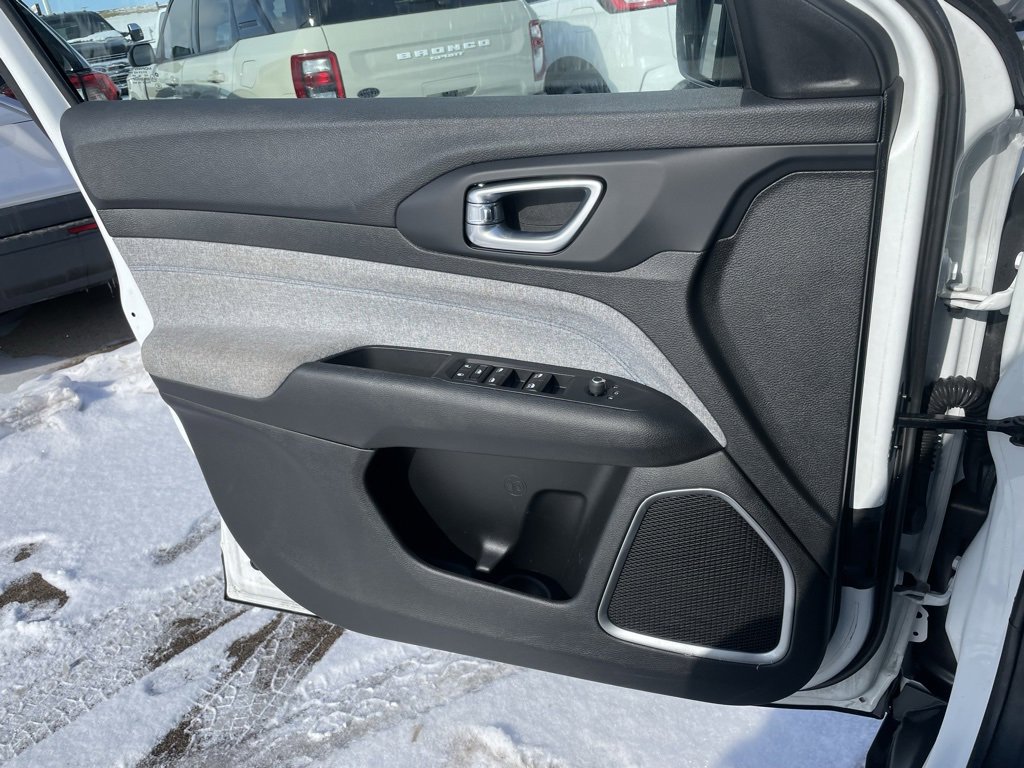 Used 2024 Jeep Compass Latitude image 48