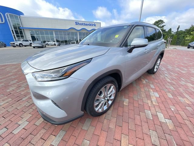 Used 2021 Toyota Highlander Limited FWD image 28