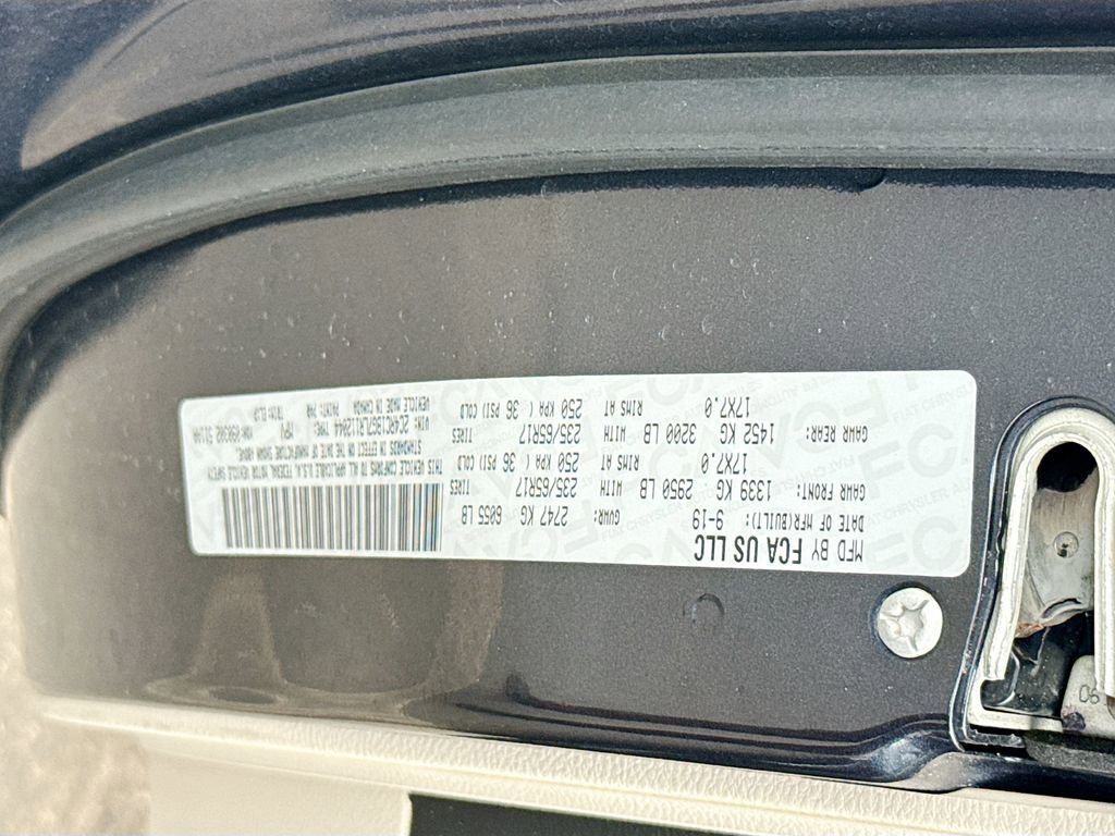 Used 2020 Chrysler Pacifica Touring-L w/ Advanced Safetytec Group FWD image 36