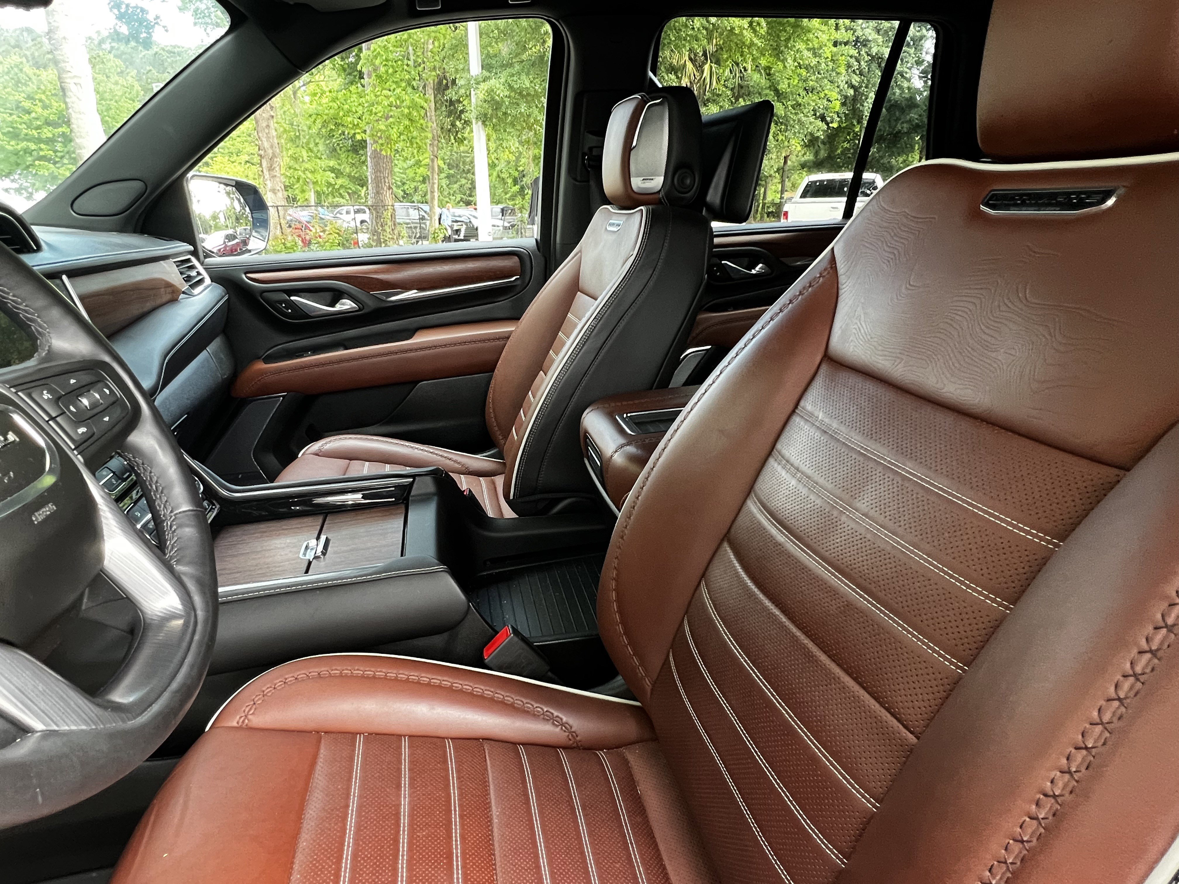 Used 2023 GMC Yukon Denali Ultimate AWD/4WD image 17