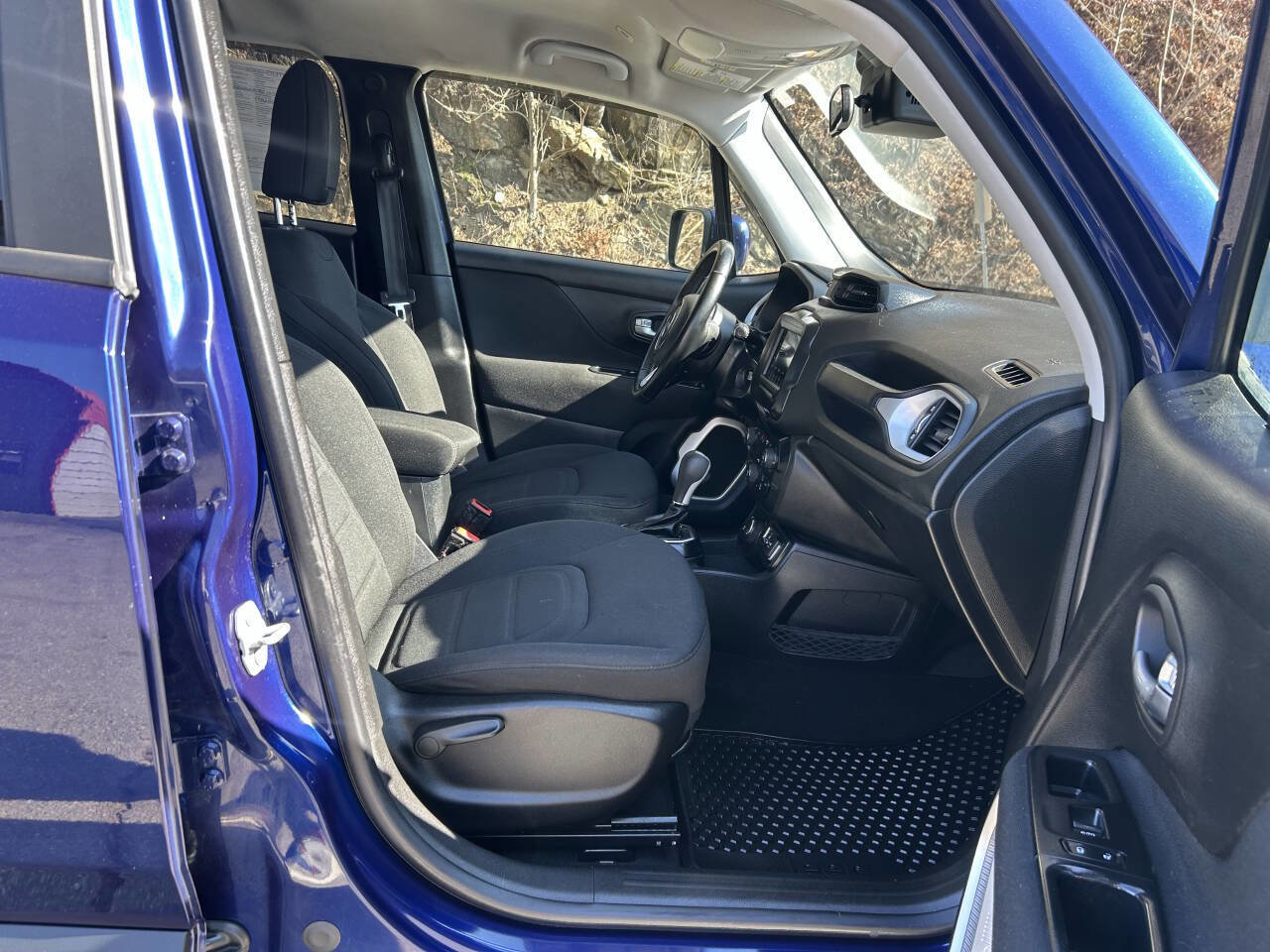 Used 2018 Jeep Renegade Latitude w/ Cold Weather Group AWD/4WD image 20