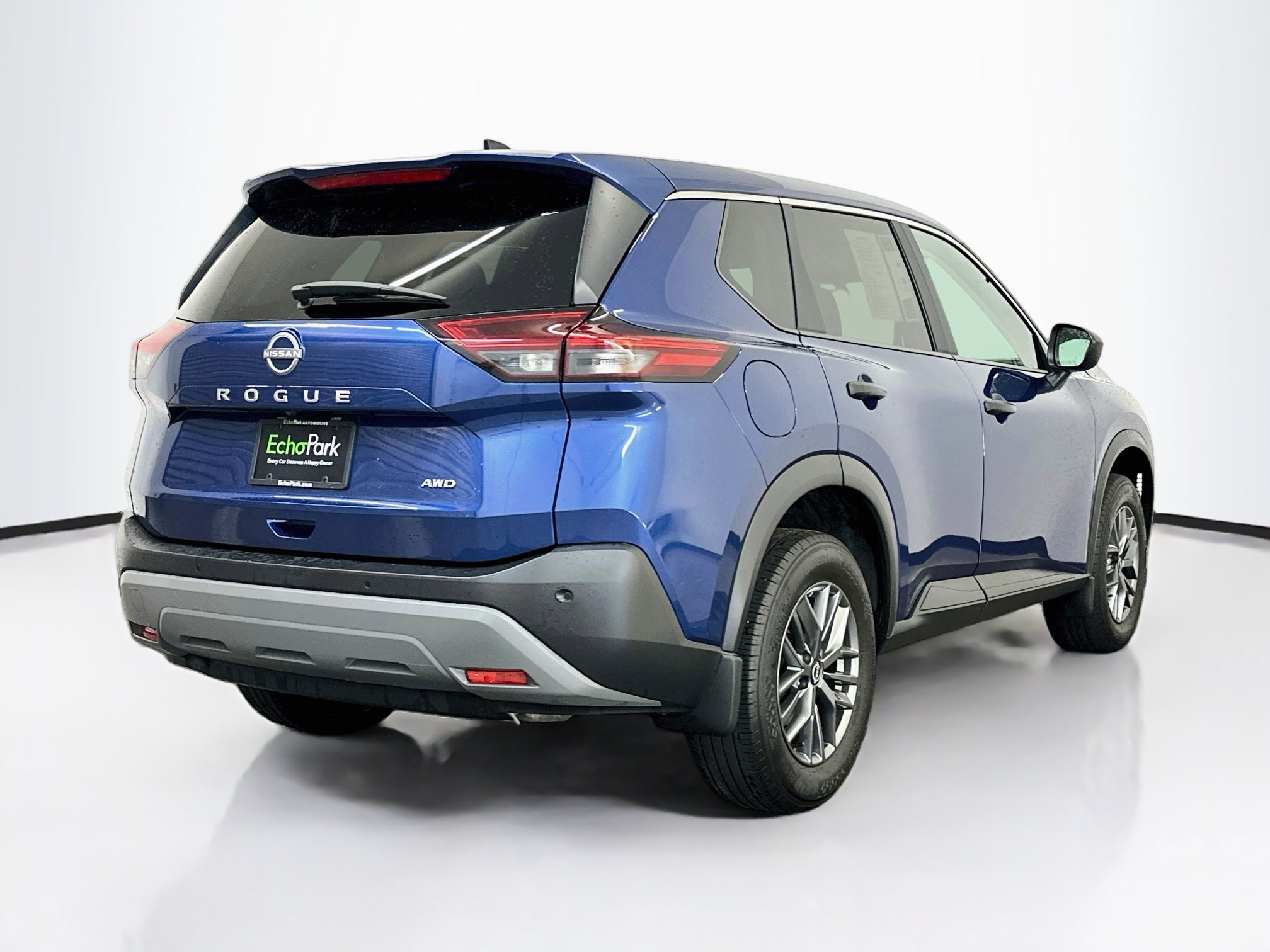 Used 2023 Nissan Rogue S AWD/4WD image 9