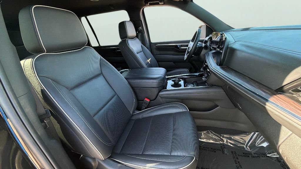 Certified 2025 Chevrolet Suburban Premier AWD/4WD image 35