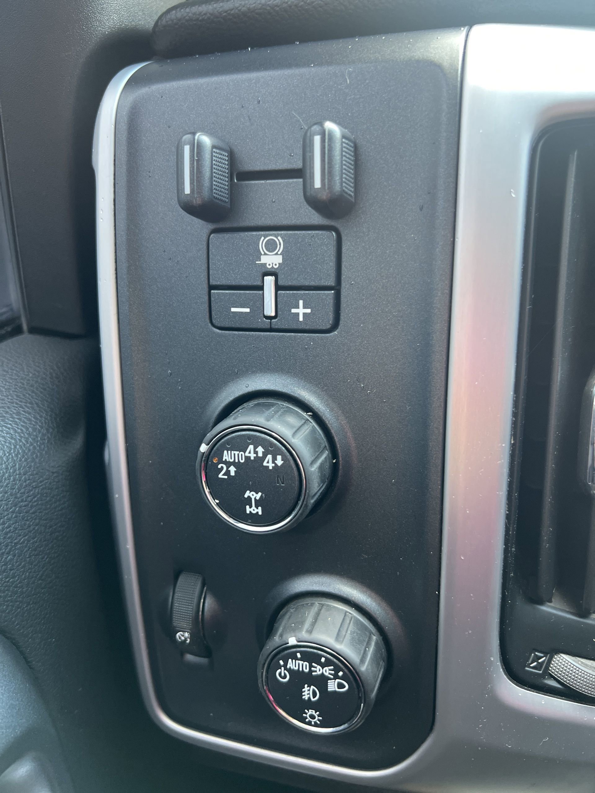 Used 2018 GMC Sierra 1500 SLE w/ SLE Preferred Package image 17