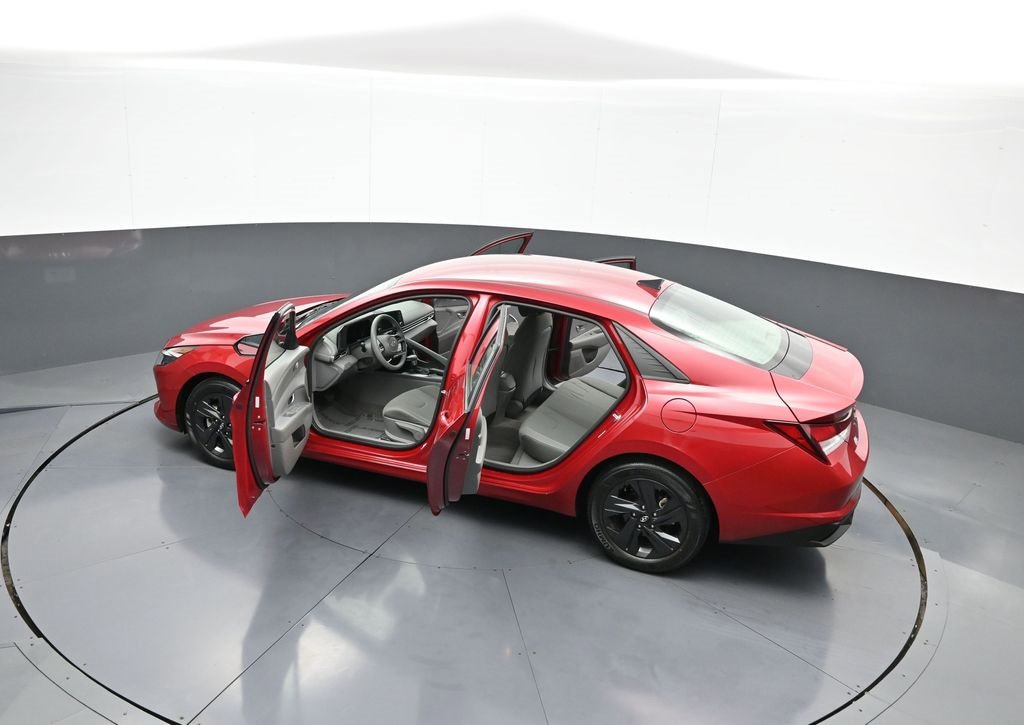 Certified 2021 Hyundai Elantra SEL image 43