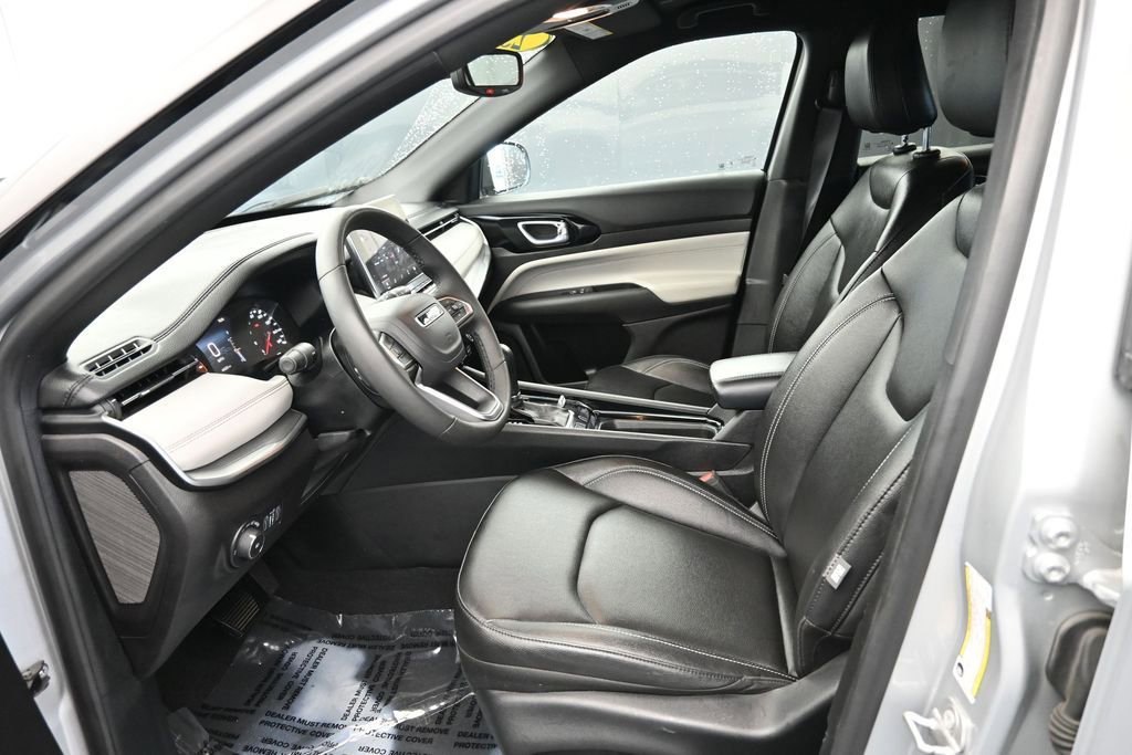 Used 2025 Jeep Compass Limited AWD/4WD image 16