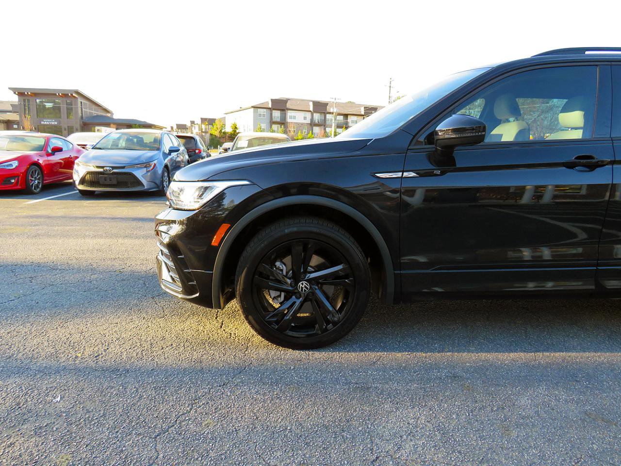 Used 2023 Volkswagen Tiguan SE R-Line FWD image 41