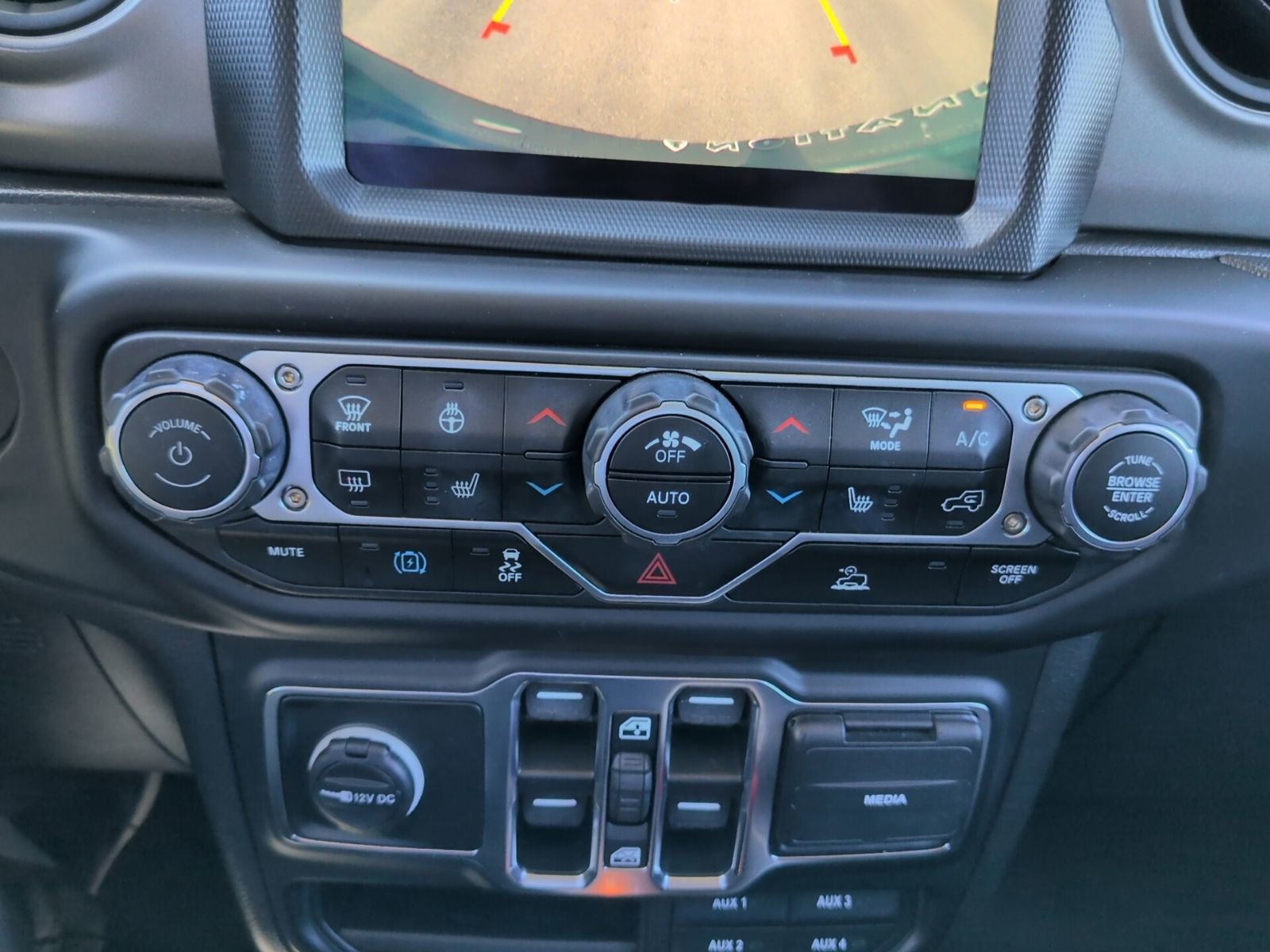 Used 2023 Jeep Wrangler Unlimited w/ Cold Weather Group AWD/4WD image 24