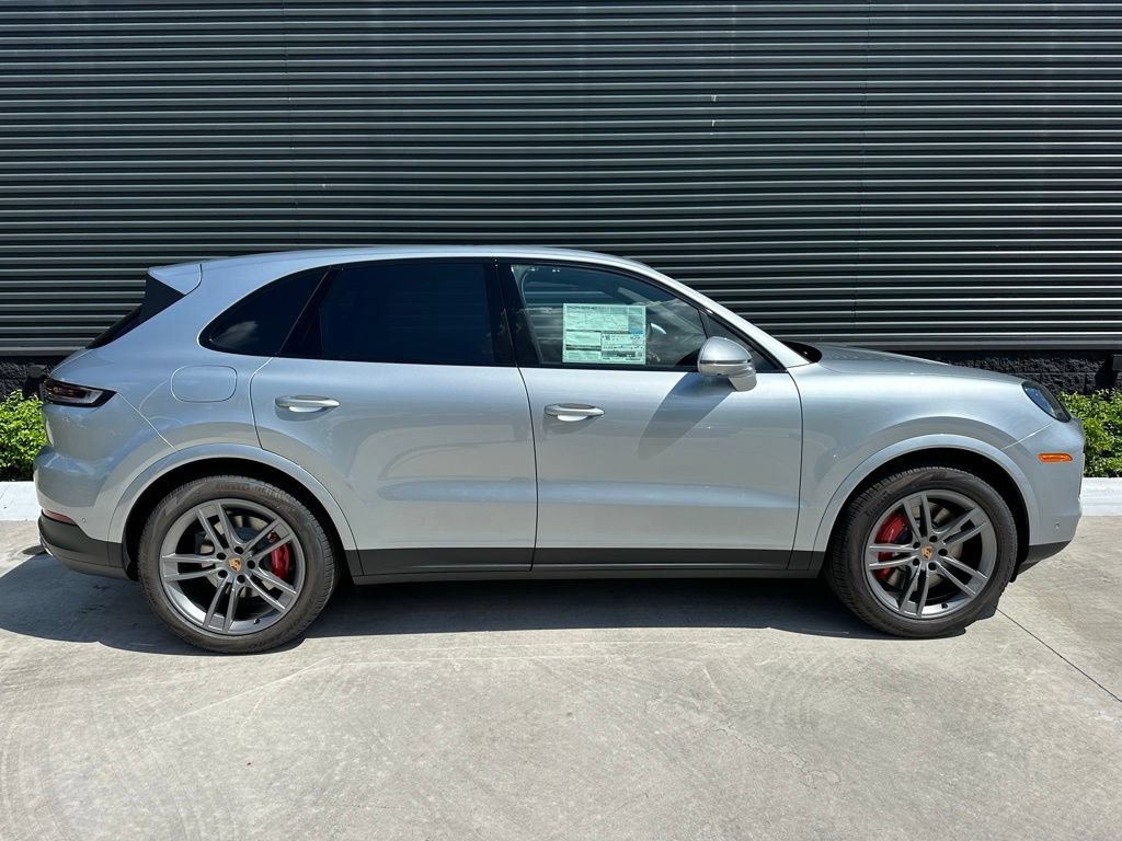 Certified 2025 Porsche Cayenne S AWD/4WD image 8