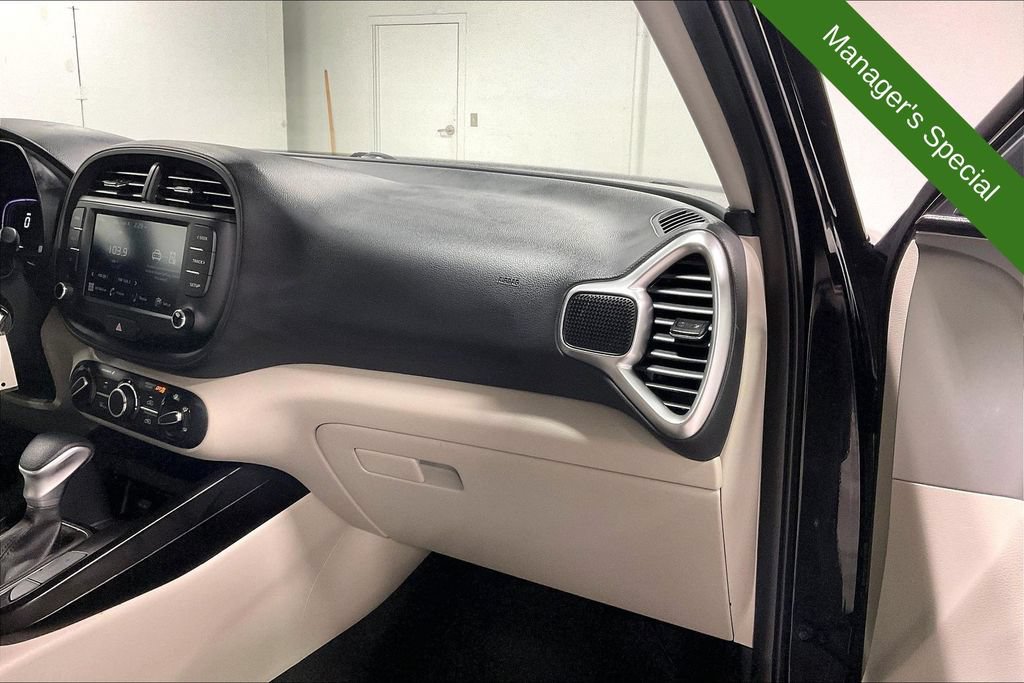 Used 2025 Kia Soul LX w/ LX Technology Package FWD image 19