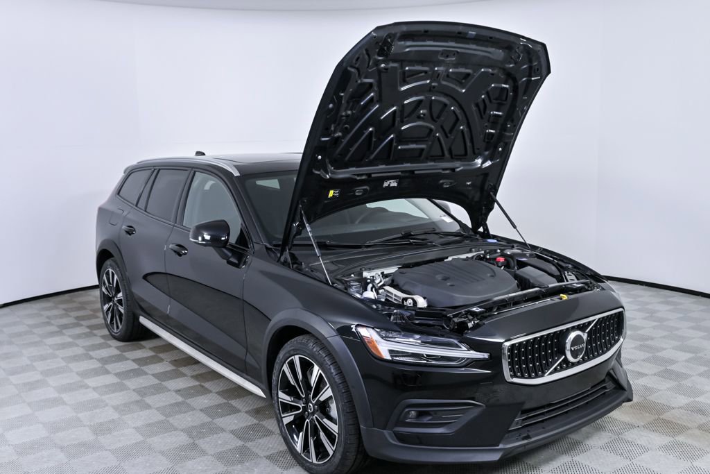 Certified 2024 Volvo V60 B5 Cross Country Ultimate image 35