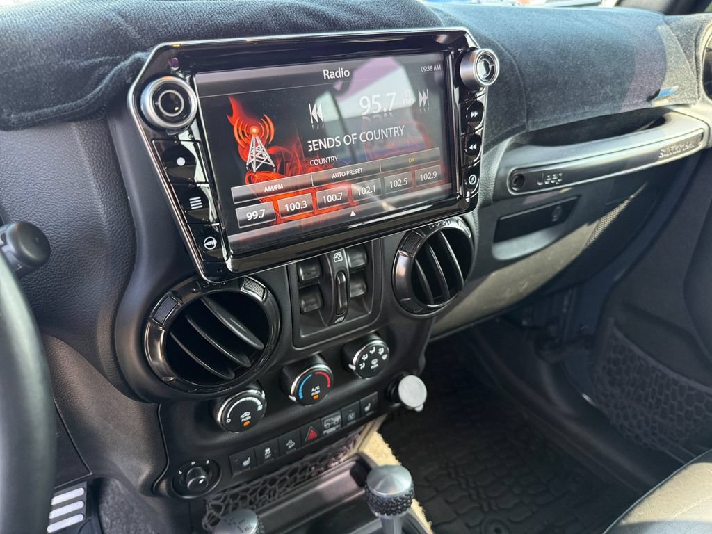 Used 2017 Jeep Wrangler Unlimited Sahara AWD/4WD image 17